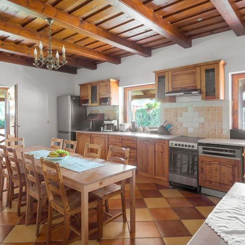 Casă de vacanță familial(ă) întreaga unitate pentru 15 pers. (se inchirieaza doar integral)