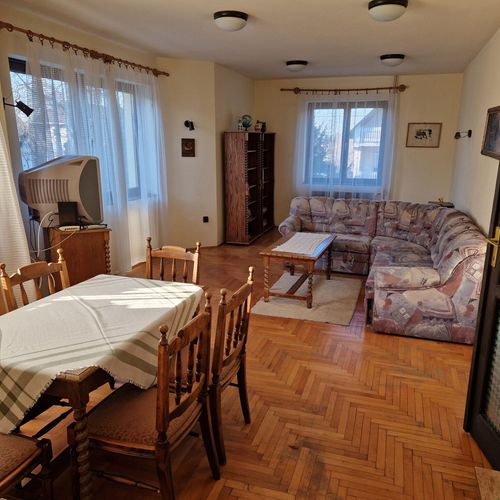 Casă de vacanță classic lângă piscină pentru 12 pers. (se inchirieaza doar integral) (se poate solicita pat suplimentar)