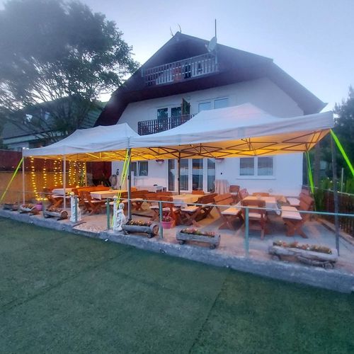Casă de vacanță întreaga unitate cu panoramă pentru 19 pers. (se inchirieaza doar integral)