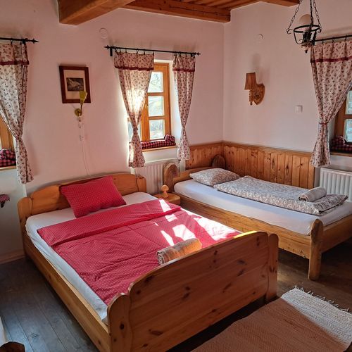 Casa rustică cu aer condiționat pentru 6 pers. (se inchirieaza doar integral) (se poate solicita pat suplimentar)