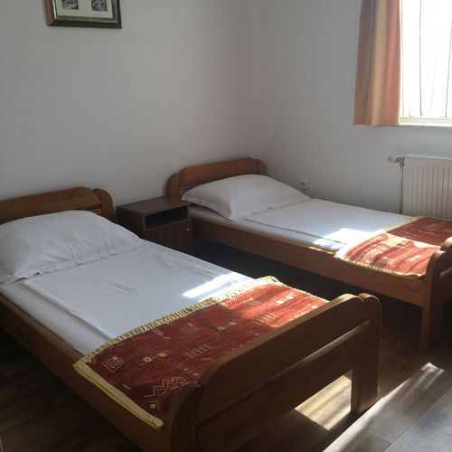 Camera twin cu baie cu aer condiționat