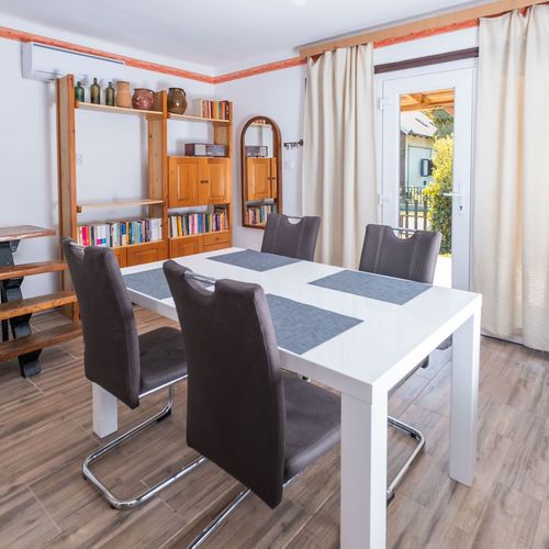 Casă de vară family întreaga unitate pentru 6 pers. (se inchirieaza doar integral)