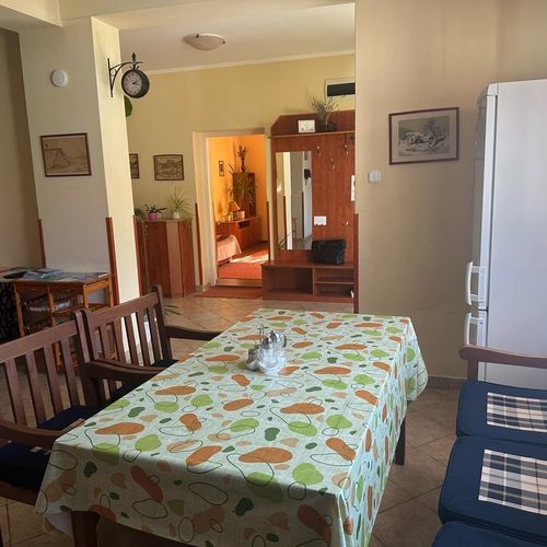 Casă de vacanță family la parter pentru 6 pers. (se inchirieaza doar integral) (se poate solicita pat suplimentar)
