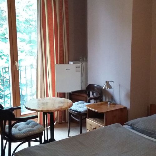 Camera dubla la etaj cu vedere spre grădină