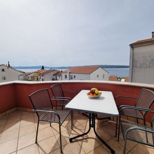 Apartament trip cu vedere spre mare cu 2 camere pentru 4 pers. (se poate solicita pat suplimentar)