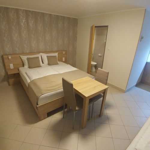 Apartament 3-osobowy z balkonem z klimatyzacją z 1 pomieszczeniem sypialnianym