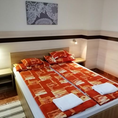 Apartament 2-osobowy na parterze Komfort z 1 pomieszczeniem sypialnianym (możliwa dostawka)