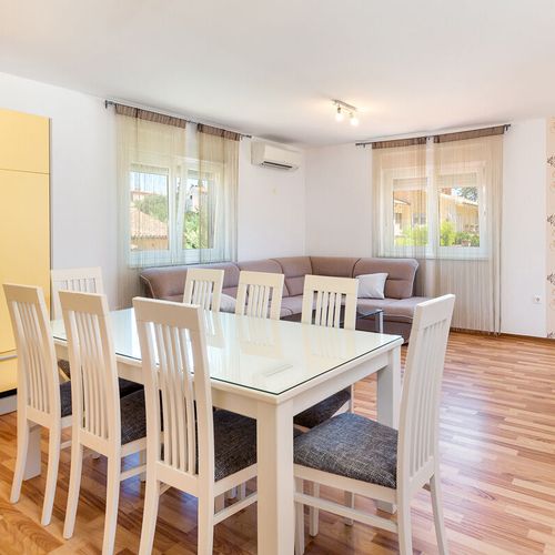 Apartament tourist cu 3 camere pentru 6 pers. (se poate solicita pat suplimentar)