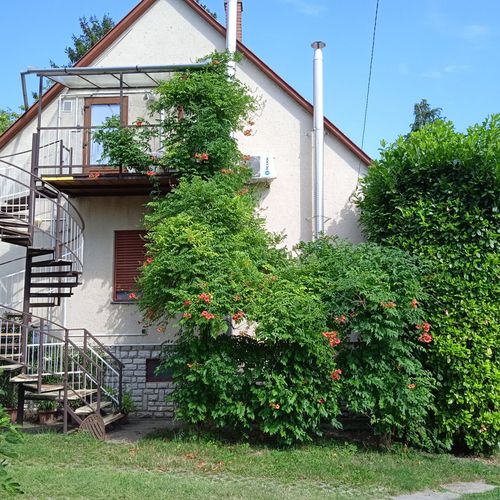 Apartament 7-osobowy na poddaszu z widokiem na ogród z 3 pomieszczeniami sypialnianymi (możliwa dostawka)
