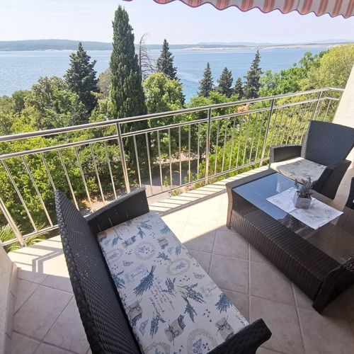Apartament cu vedere spre mare cu 3 camere pentru 6 pers.