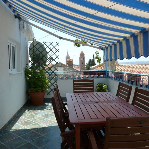 Apartament classic întreaga unitate cu 4 camere pentru 8 pers.