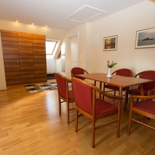 Apartament 4-osobowy na poddaszu z 2 pomieszczeniami sypialnianymi (możliwa dostawka)