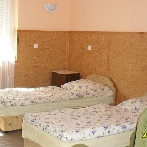 Casă de vacanță la parter întreaga unitate pentru 8 pers. (se inchirieaza doar integral)