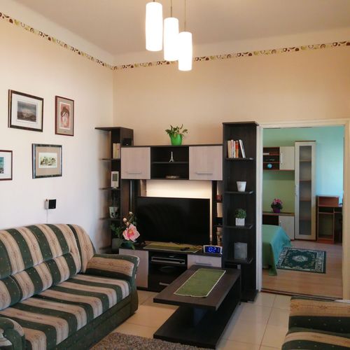 Apartament deluxe la parter cu 3 camere pentru 8 pers.