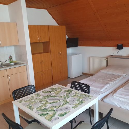 Apartament cu aer condiționat cu bucătărie proprie cu 1 camera pentru 4 pers. (se poate solicita pat suplimentar)