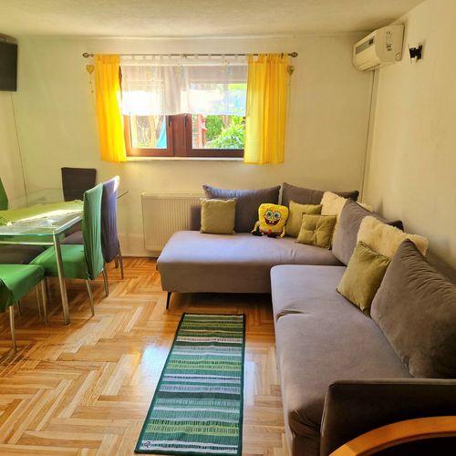 Apartament cu vedere spre grădină cu vedere spre curte cu 2 camere pentru 6 pers.