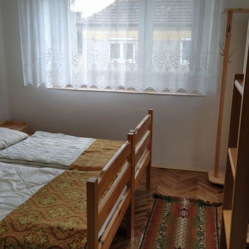 Apartament 4-osobowy Nr 1 z widokiem na ulicę z 1 pomieszczeniem sypialnianym