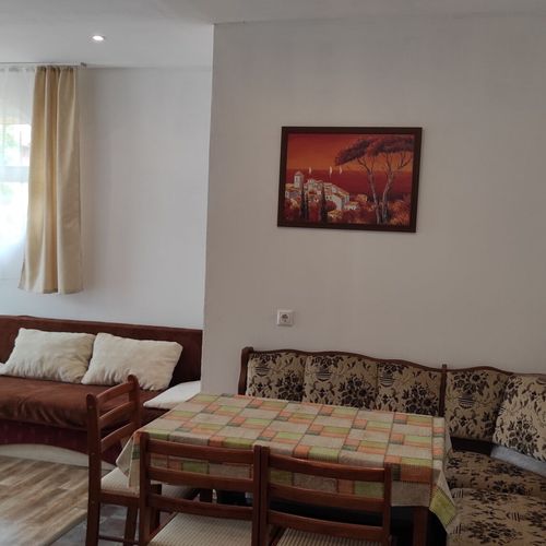 Apartament la etaj cu aer condiționat cu 2 camere pentru 6 pers.