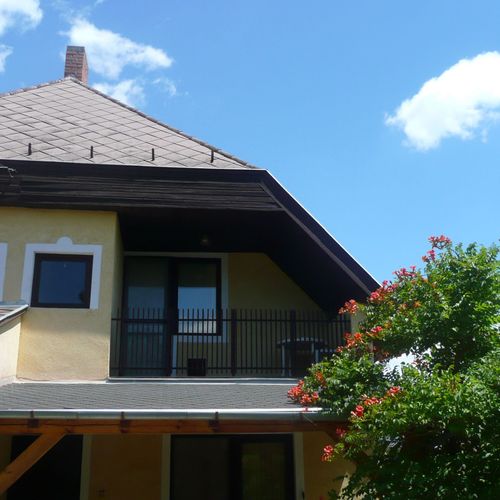 Casă de vară cu balcon cu vedere spre grădină pentru 5 pers. (se inchirieaza doar integral)