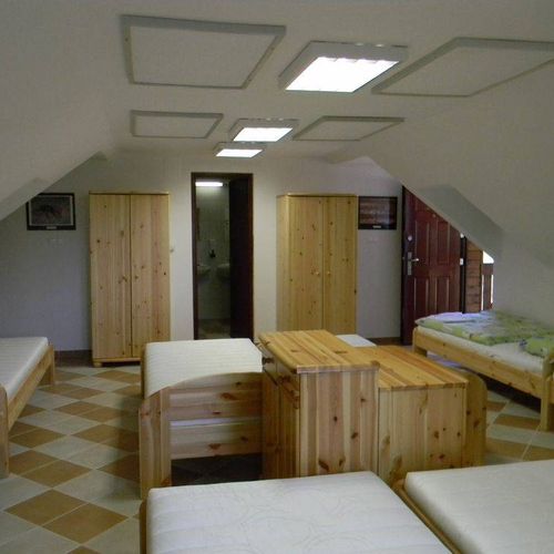 Camera la etaj cu vedere spre pădure pentru 10 pers.