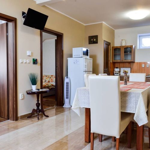 Apartament la mansardă cu vedere spre oraș cu 3 camere pentru 10 pers.