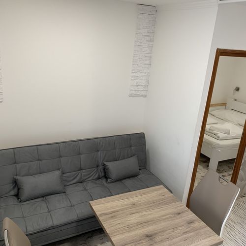 Apartament classic la demisol cu 1 camera pentru 2 pers.