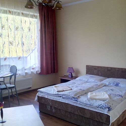 Apartament cu balcon cu vedere spre cetate cu 1 camera pentru 3 pers.
