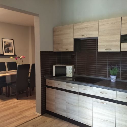 Apartament la parter cu aer condiționat cu 2 camere pentru 6 pers.