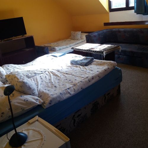 Camera tripla cu baie cu panoramă