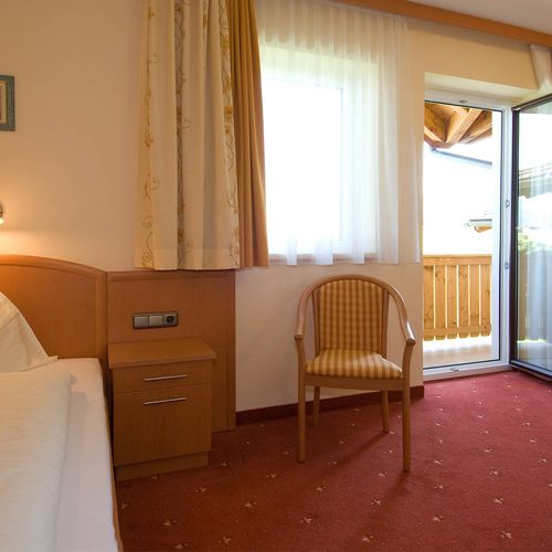 Camera single cu balcon cu duș