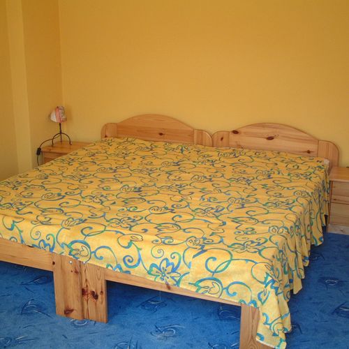 Camera twin standard cu baie comună