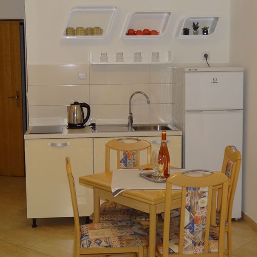 Apartament la parter cu 1 camera pentru 2 pers. (se poate solicita pat suplimentar)
