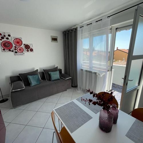Apartament tourist la etaj cu 1 camera pentru 3 pers. (se poate solicita pat suplimentar)