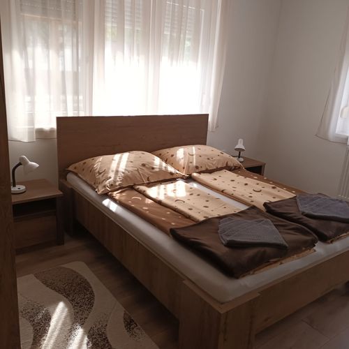 Apartament family la parter cu 2 camere pentru 8 pers.