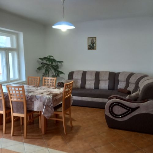 Apartament confort cu vedere spre munte cu 2 camere pentru 4 pers. (se poate solicita pat suplimentar)