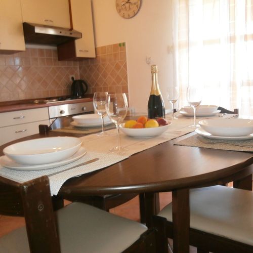Apartman pro 4 os. s 1 ložnicí s výhledem na moře na poschodí