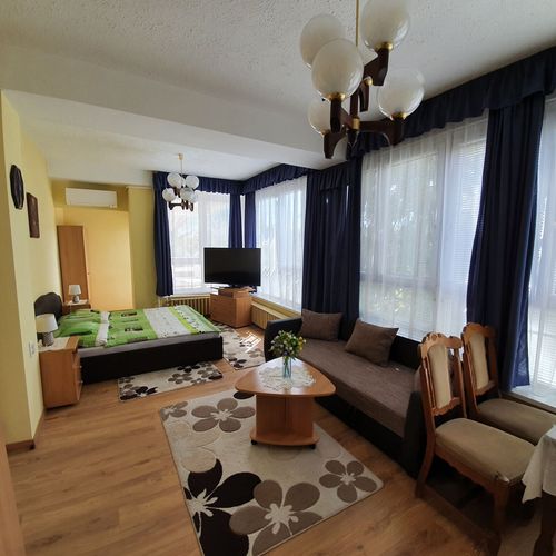 Pokoj s balkónem s privátní koupelnou mimo apartmán pro 4 os.