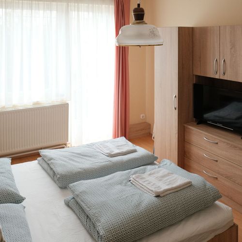 Apartament 3-osobowy z balkonem z widokiem na park z 1 pomieszczeniem sypialnianym