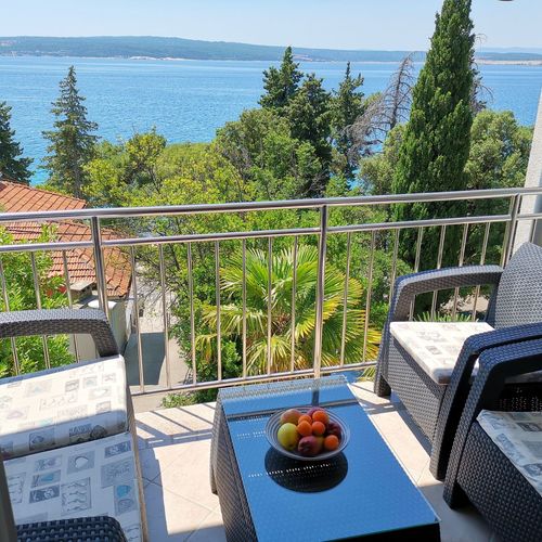 Apartament tourist cu vedere spre mare cu 2 camere pentru 4 pers.