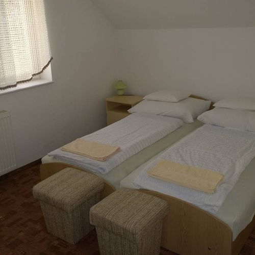 Apartament familial(ă) la etaj cu 4 camere pentru 9 pers. (se poate solicita pat suplimentar)
