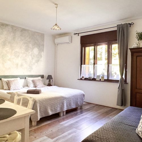 Apartament cu terasă cu vedere spre lac cu 1 camera pentru 3 pers.