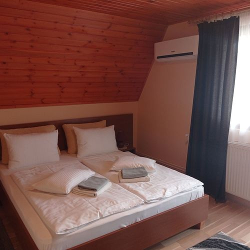 Apartament la etaj cu 1 camera pentru 2 pers.
