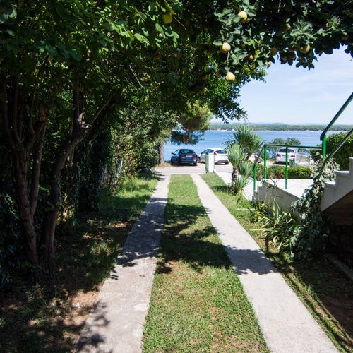 Casă de vacanță întreaga unitate cu vedere spre mare pentru 8 pers. (se inchirieaza doar integral)