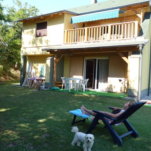 Apartament la parter cu vedere spre parc cu 2 camere pentru 6 pers. (se poate solicita pat suplimentar)