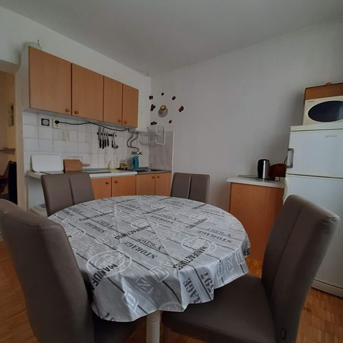 Apartament 4-osobowy na piętrze częściowy z widokiem na morze z 2 pomieszczeniami sypialnianymi (możliwa dostawka)