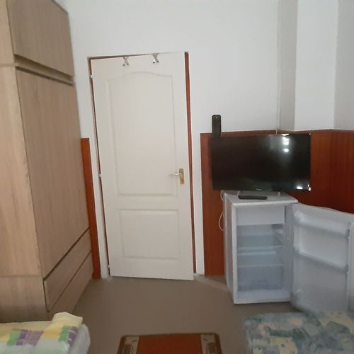 Camera twin la parter lCD TV (se poate solicita pat suplimentar)