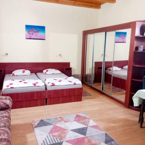Apartament la parter b cu 2 camere pentru 5 pers.