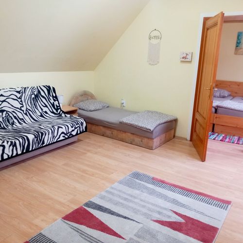 Apartament la mansardă d cu 2 camere pentru 4 pers.