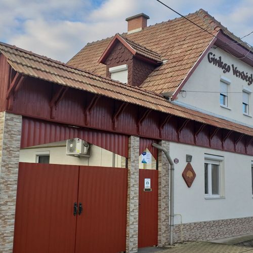 Apartament întreaga unitate cu 4 camere pentru 13 pers.