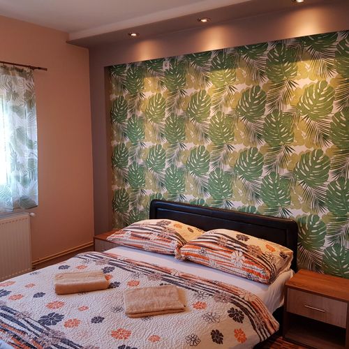 Apartament superior cu vedere spre grădină cu 1 camera pentru 3 pers.